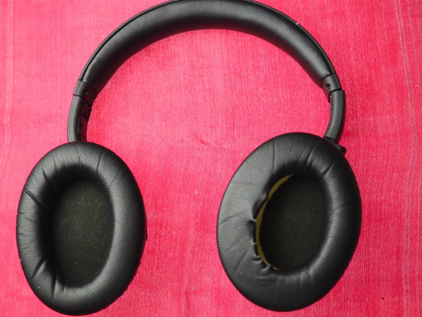 Goji Bluetooth headphones
