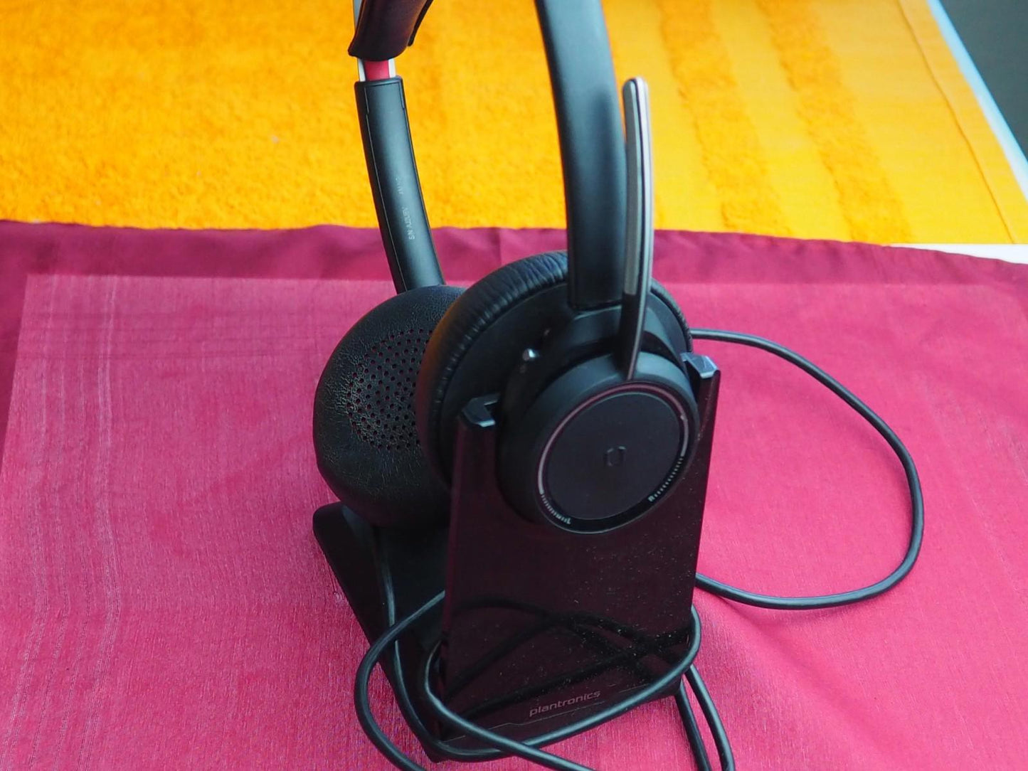 Plantronics Voyager Focus UC Headset Model B825 + STAND (No Dongle)
