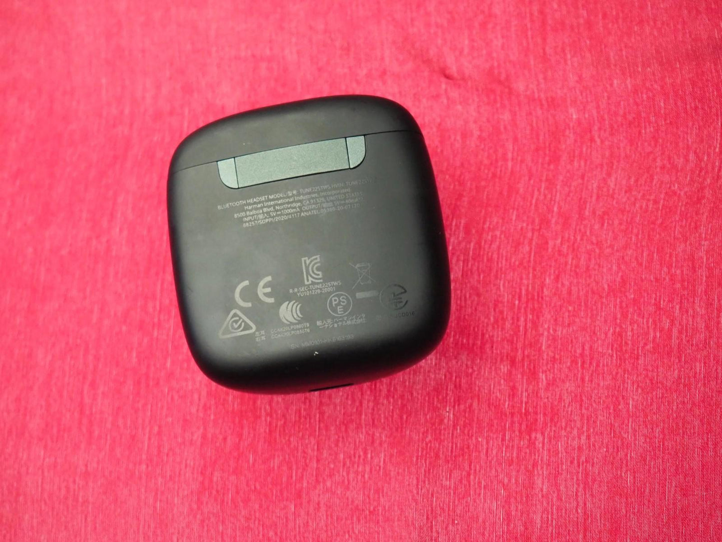 JBL 220 Bluetooth Earbuds