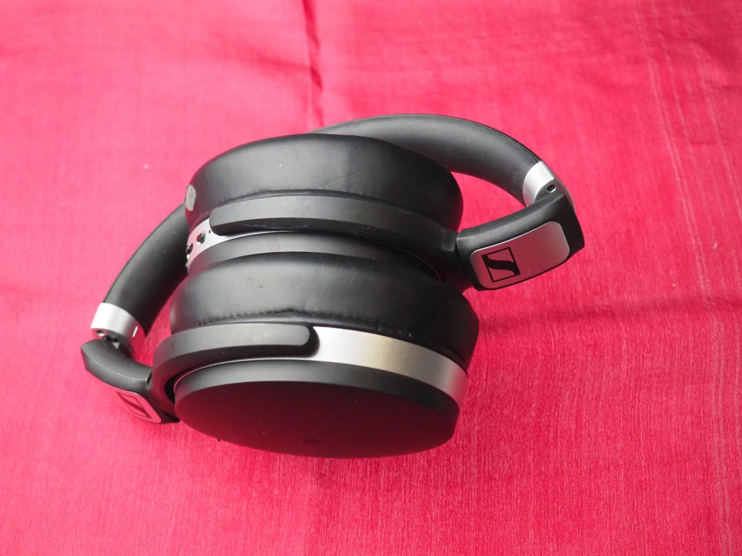 Sennheiser HD450 Bluetooth headphones