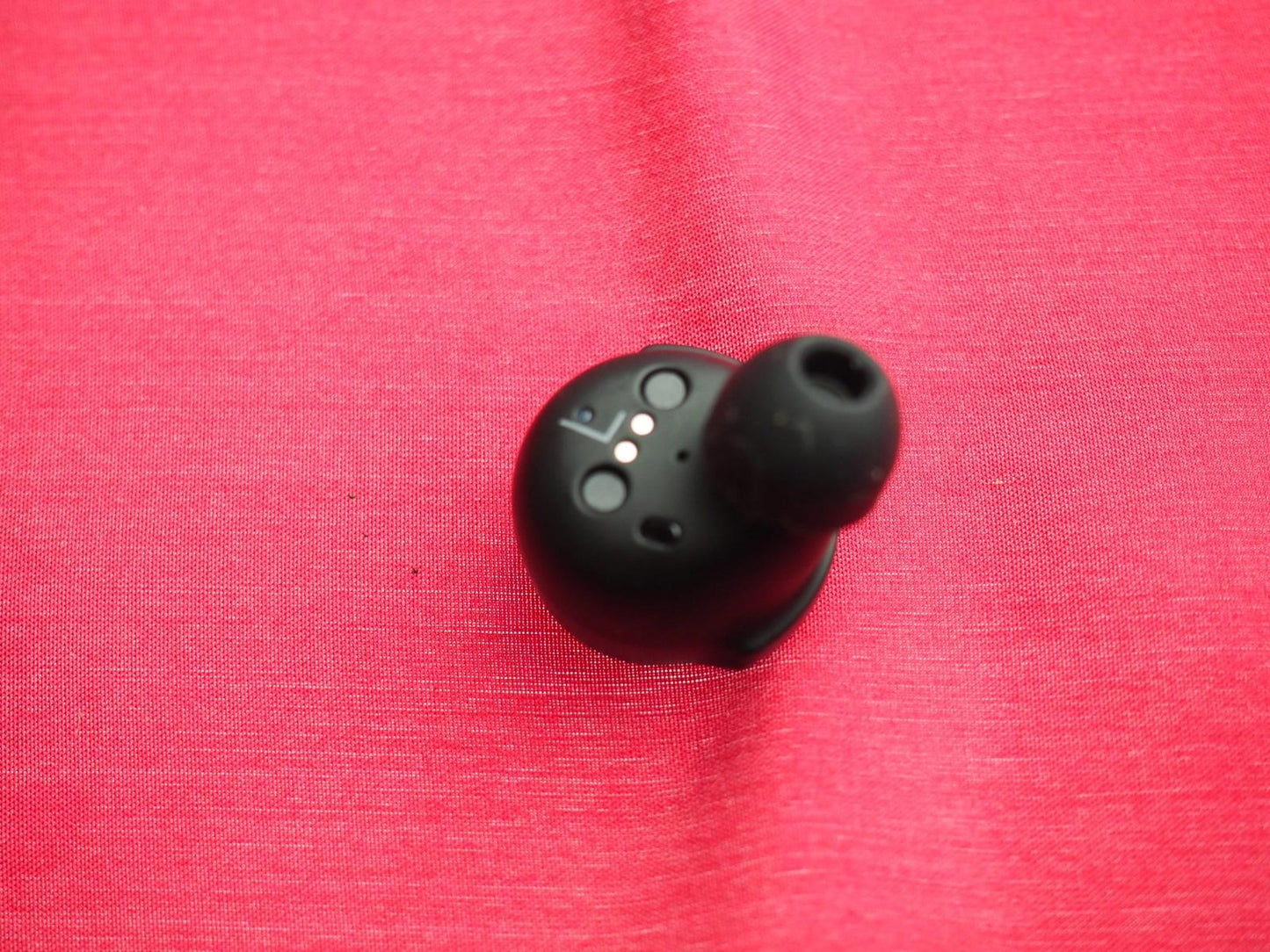 Bang & Olufsen Beoplay EQ Right Bluetooth earbud Only & Working