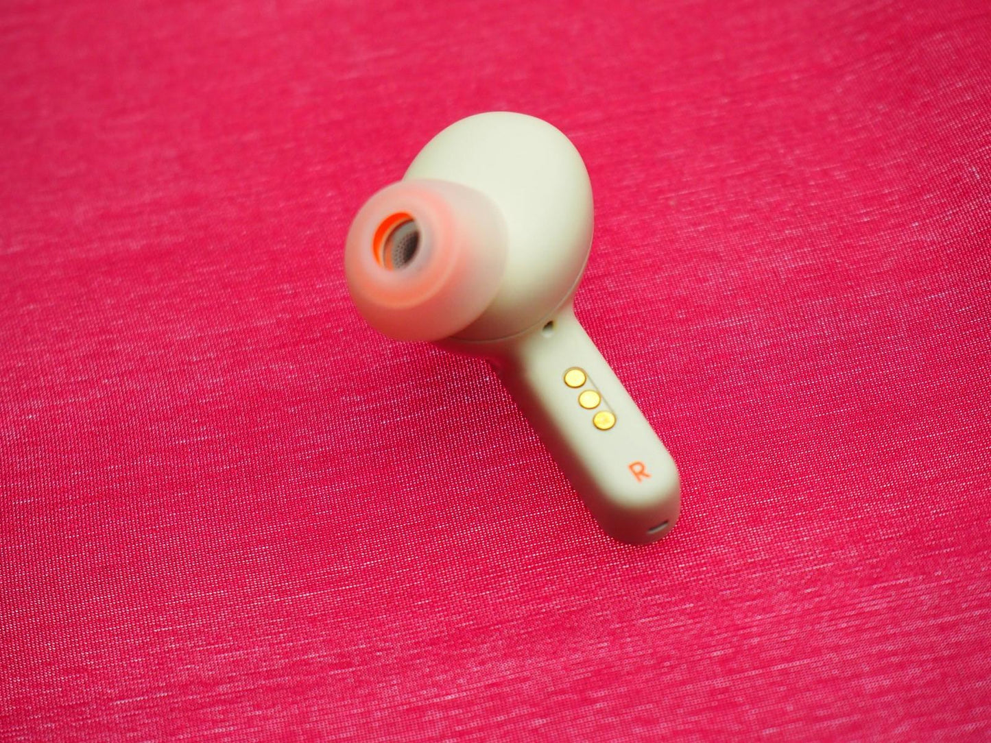 JBL Live Pro + Right Bluetooth earbud Only & Working