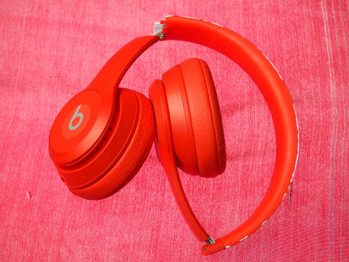 Beats Solo 3 Red Bluetooth Headphones & NOT Working