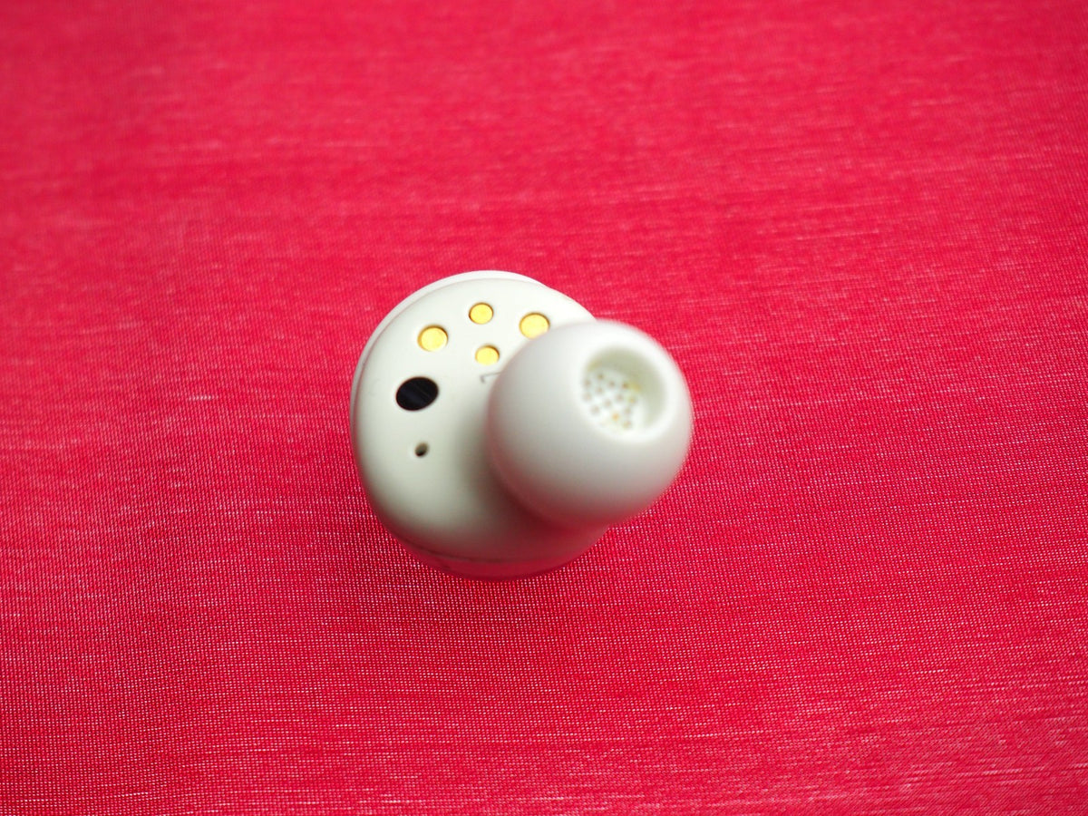 Sennheiser Momentum 4 Left Bluetooth earbud Only & Working