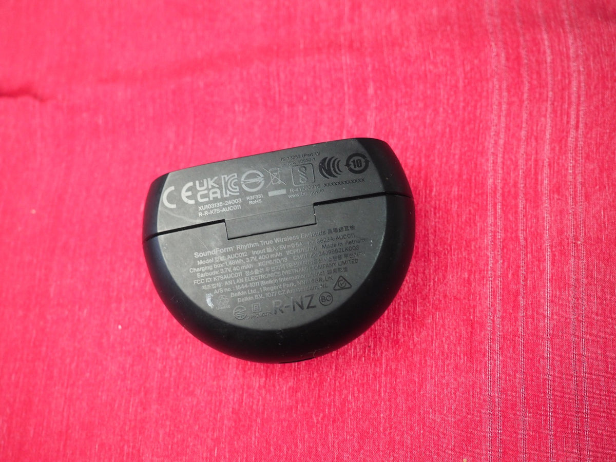 Belkin Soundform Rythym Charging Case Only & Working