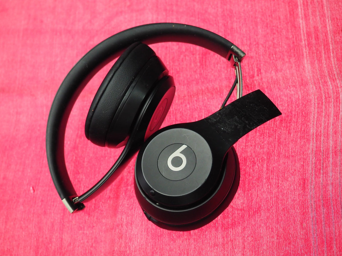 Beats Solo 4 Bluetooth Headphones & Working But Damaged
