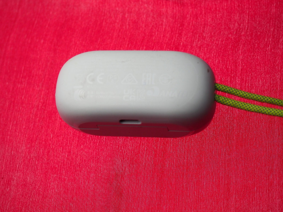 JBL Reflect Aero Bluetooth Earbud Case Only & Working