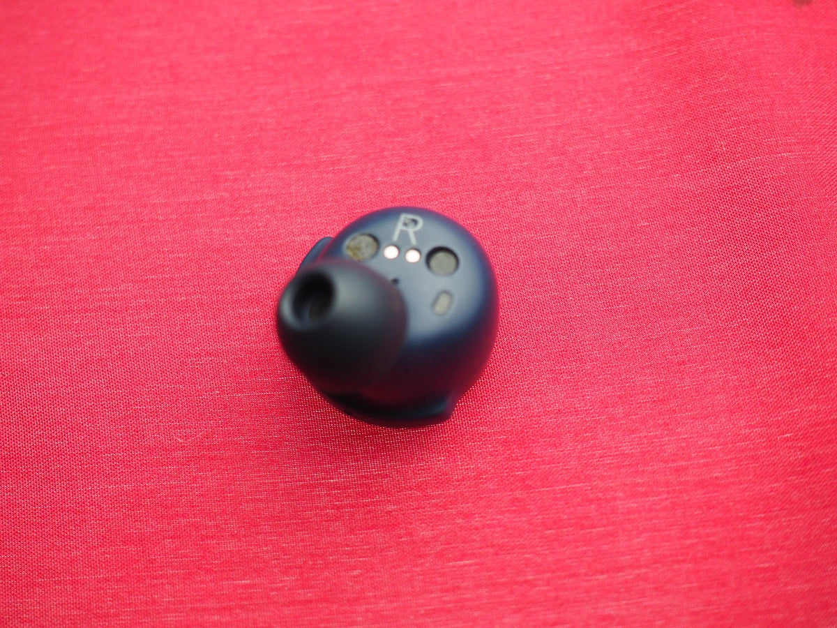 Bang & Olufsen Beoplay EQ Right Bluetooth earbud Only & Working