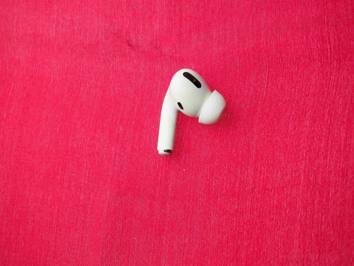 Apple Airpods Pro (A2084) Left Bluetooth EarbudOnly & Working