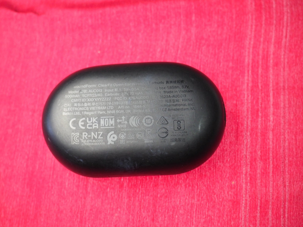 Belkin Soundform Clearfit Charging Case Only & Working