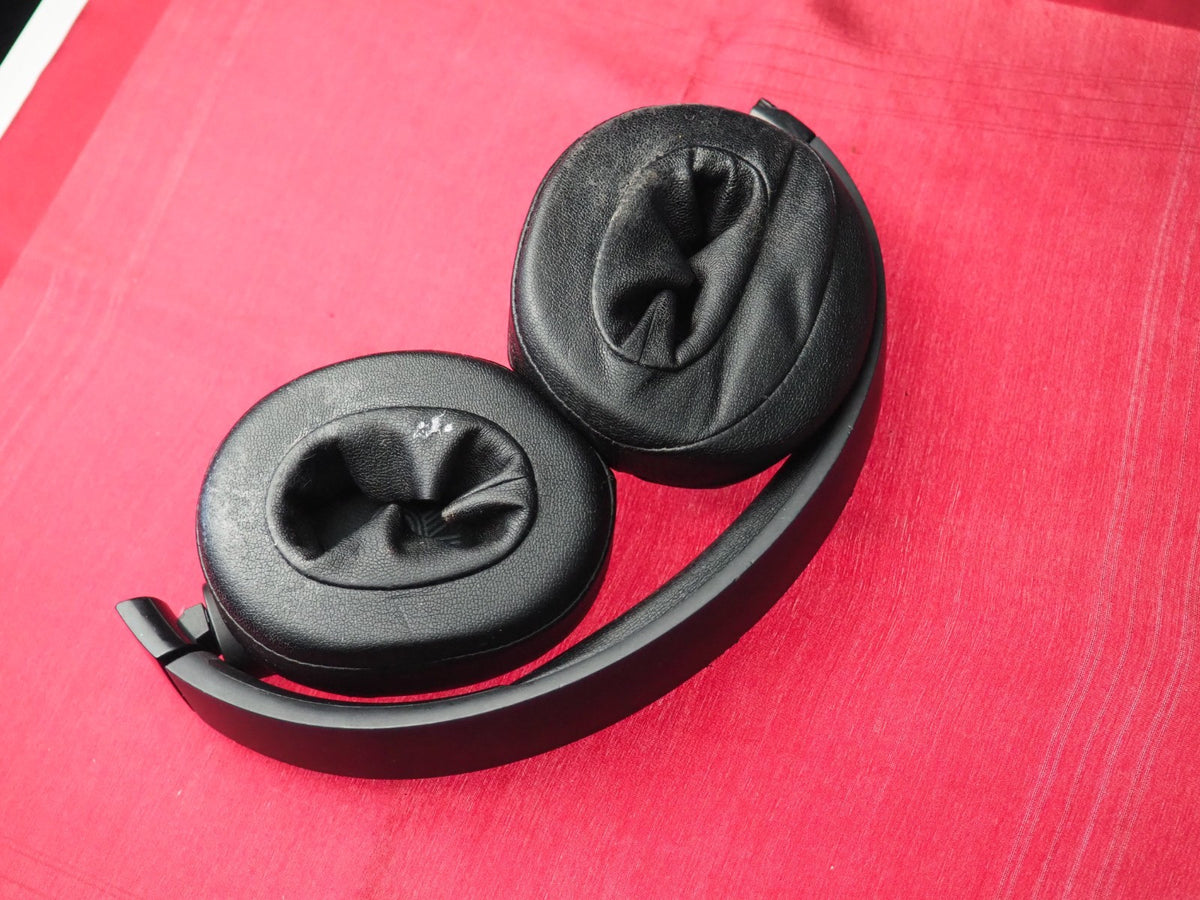 JBL Tune 770 Bluetooth Headphones Needs new Earpads