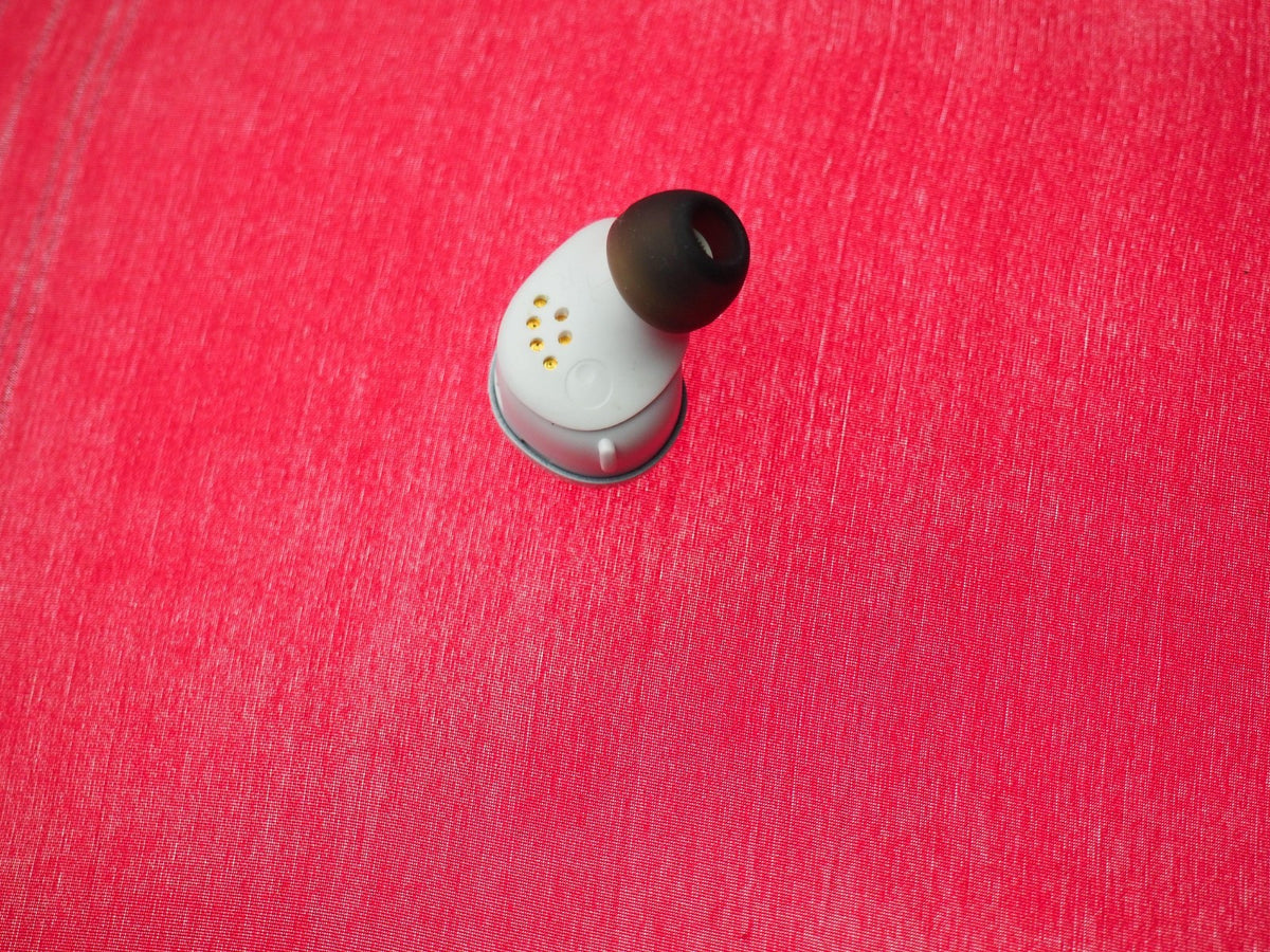 Cambridge Audio Mellomania Touch Right Bluetooth Earbud Only & Working