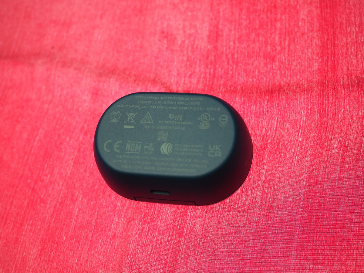 New Bose Quietcomfort Charging Case Only & Working