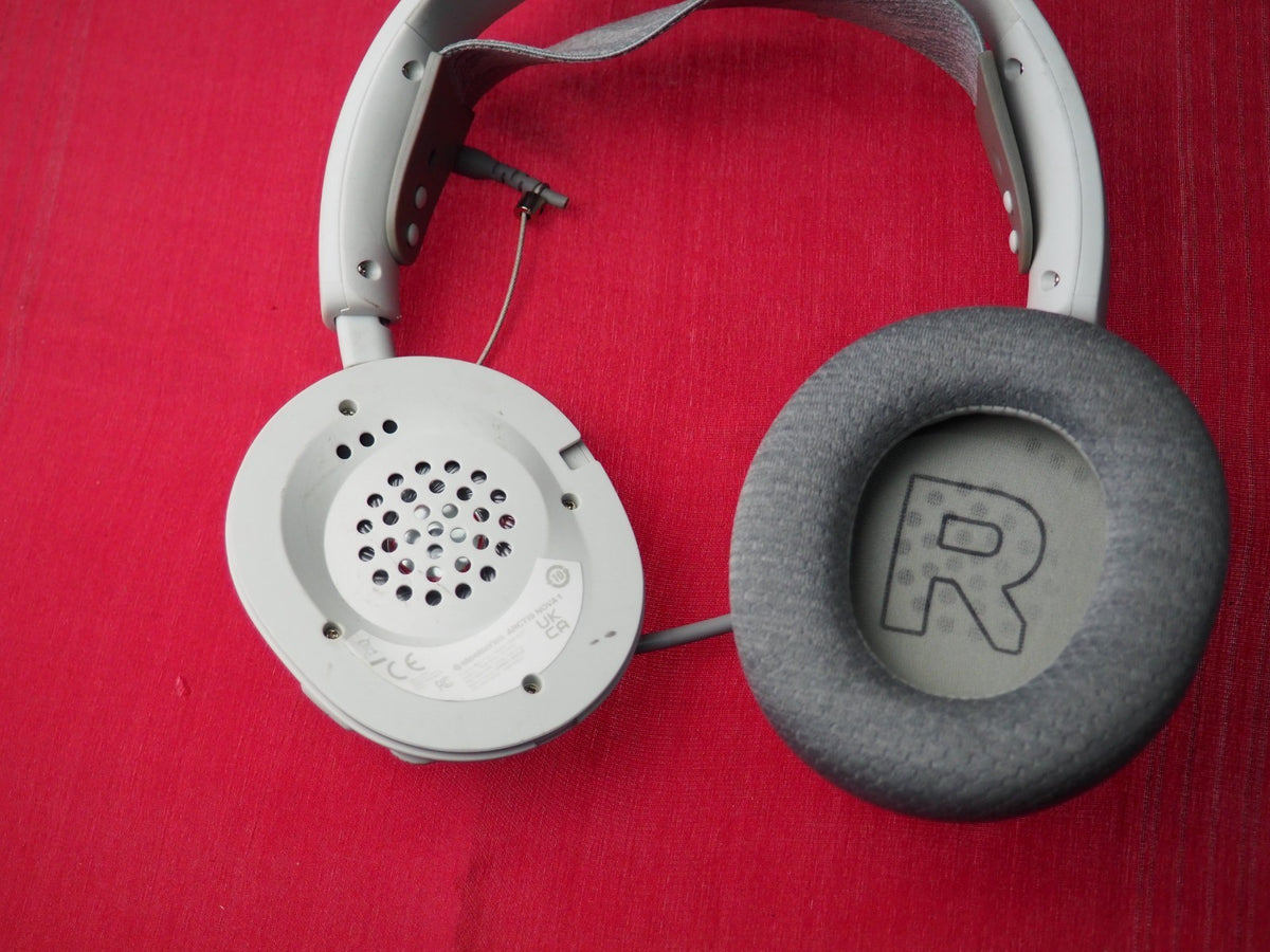 Steelseries Arctis Nova 1 Wired Headset Missing one Earpad