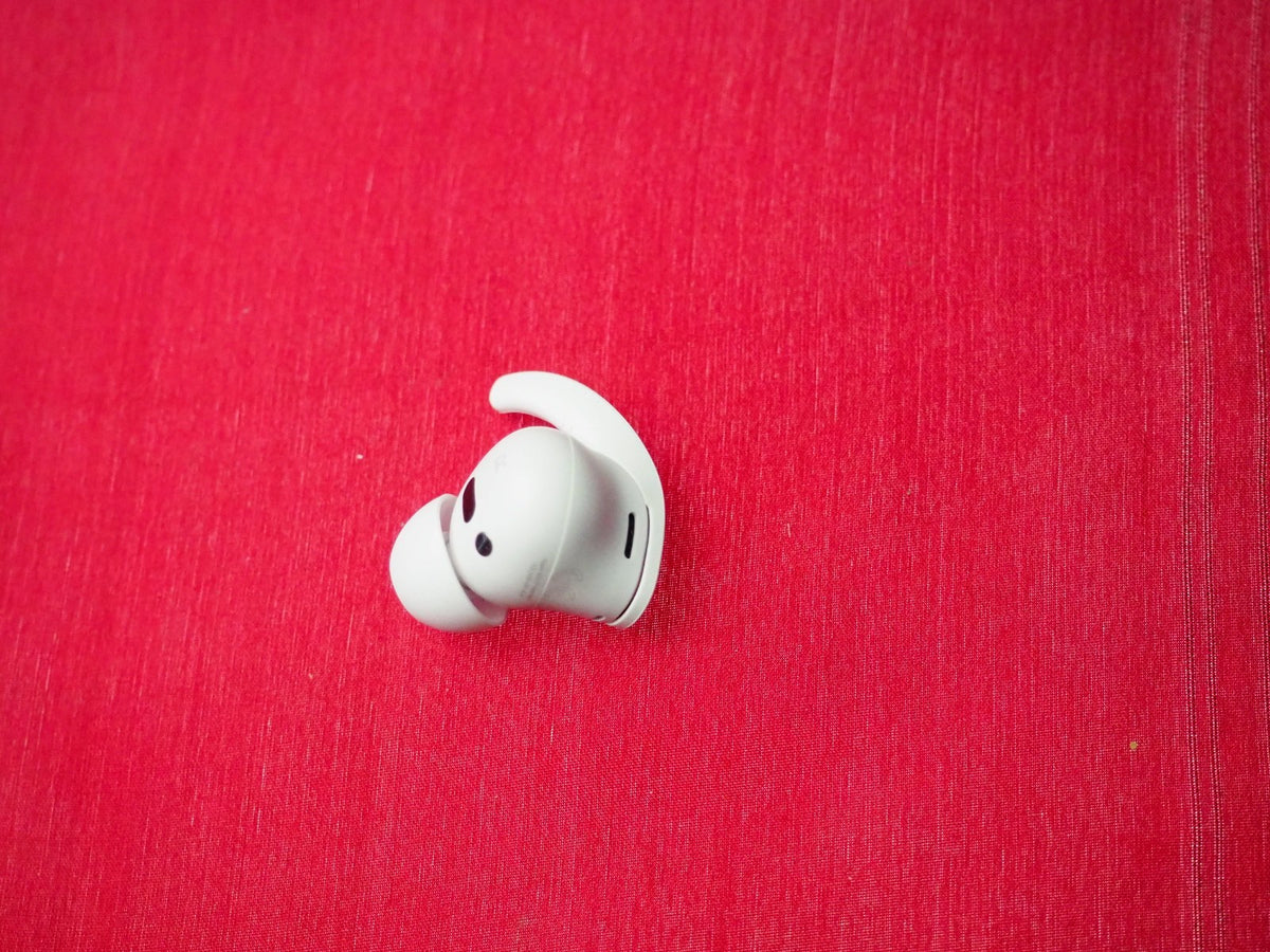 Beats Fit Pro Right Bluetooth Earbud Only & Working