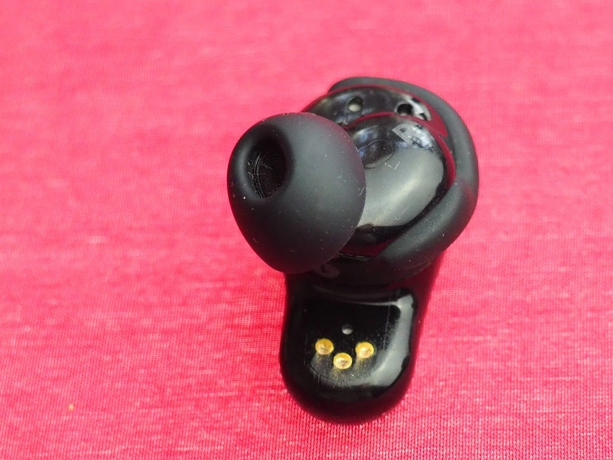 Bose Quietcomfort Ultra Grey Right Earbud AND WILL NOT WORK AS A PAIR