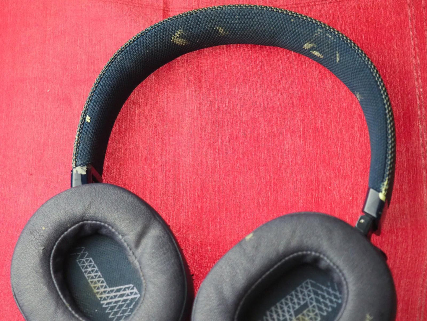 JBL LIVE 500 Bluetooth headphones