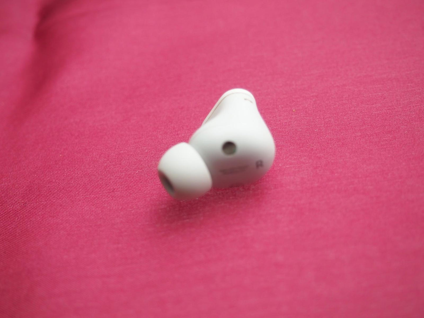 Beats Studio Buds White Right Bluetooth earbud Only & Working