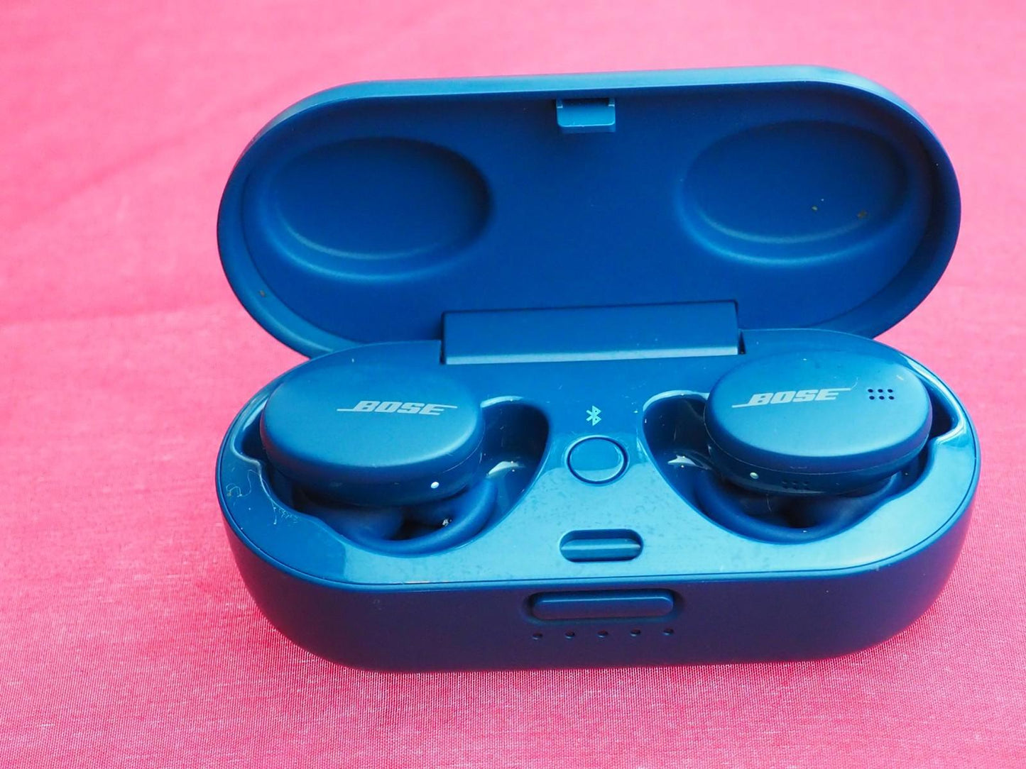 Bose Sport Bluetooth Earbuds & Working(buds wont charge properly)