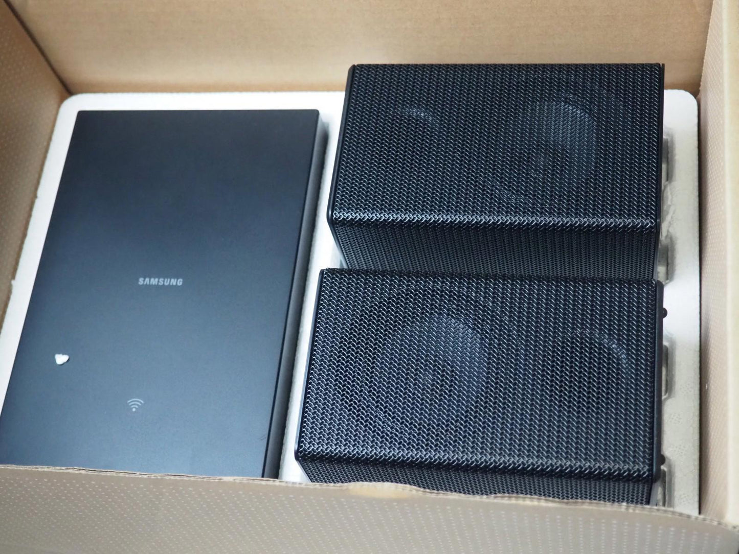Samsung Wireless Rear Speaker Kit (looks unused but no cables)