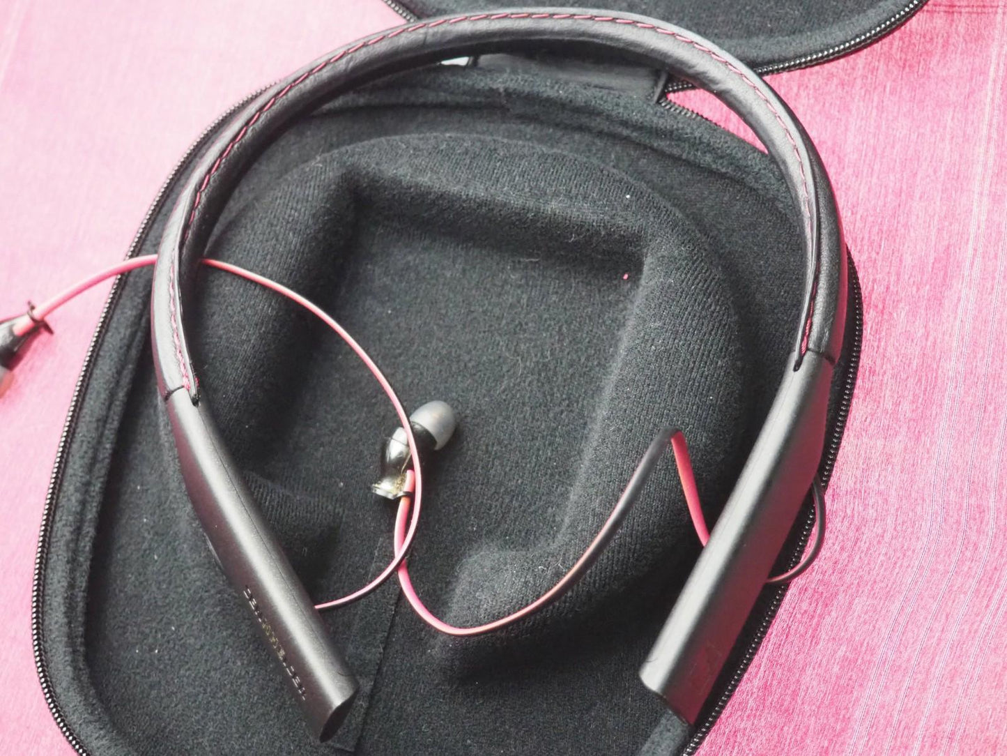 Sennheiser Momentum 2 Bluetooth Earbuds (only working one side)