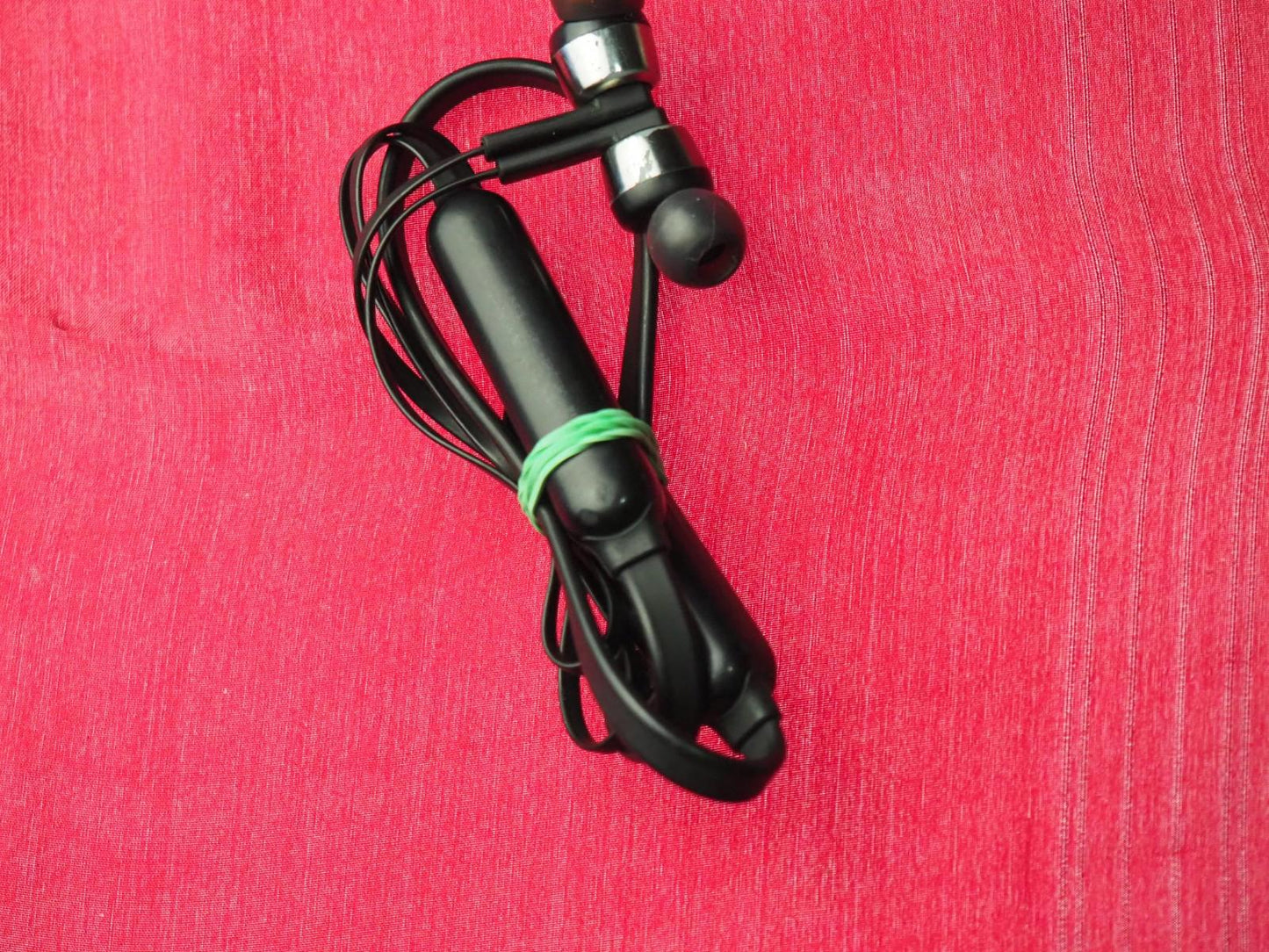 Jvc Bluetooth Earbuds (only working one side)