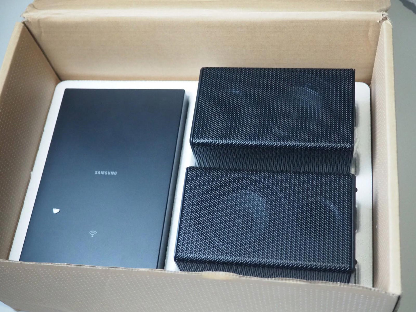 Samsung Wireless Rear Speaker Kit (looks unused but no cables)