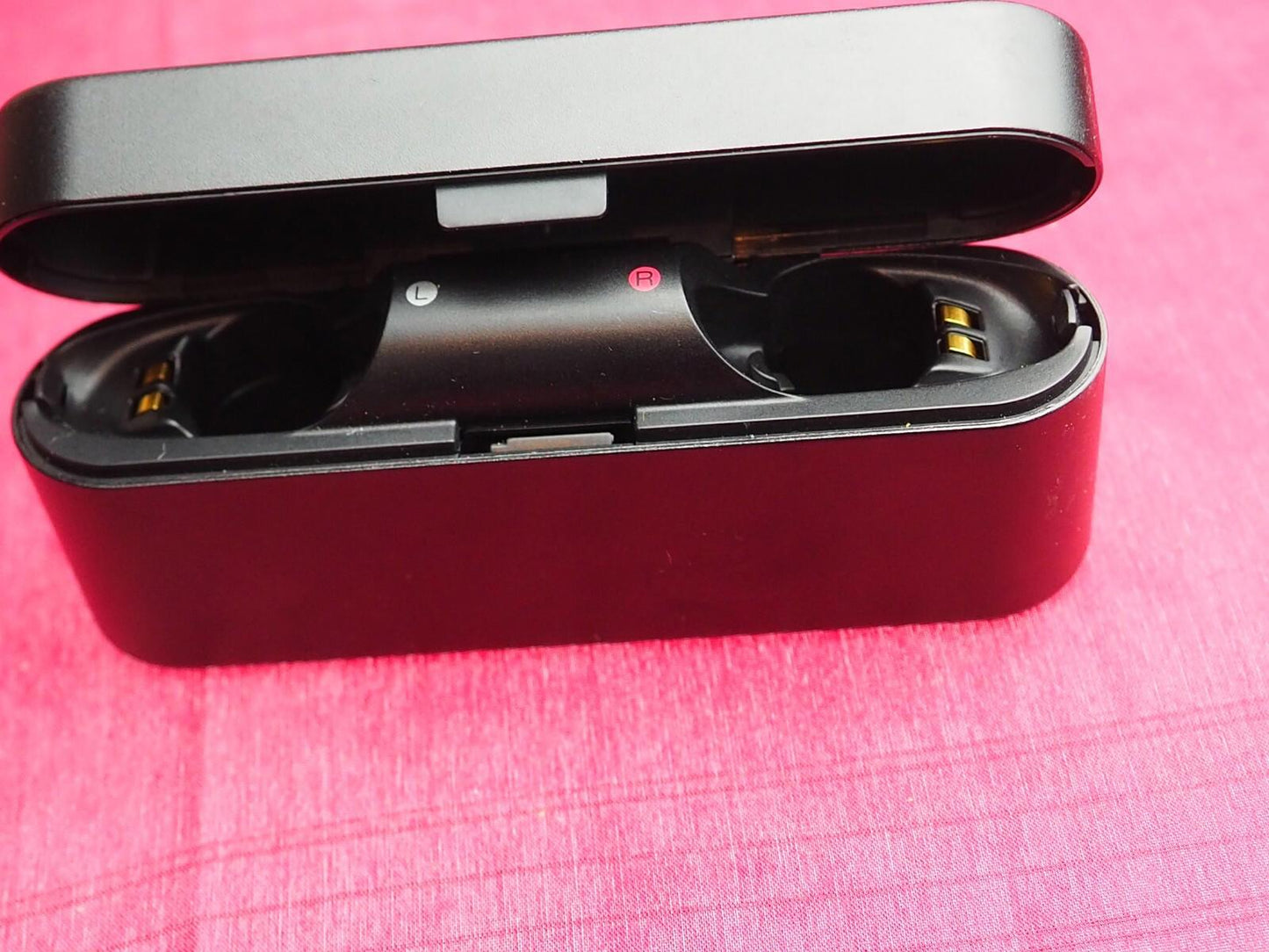 Sony WF-1000x Case  Only & Working