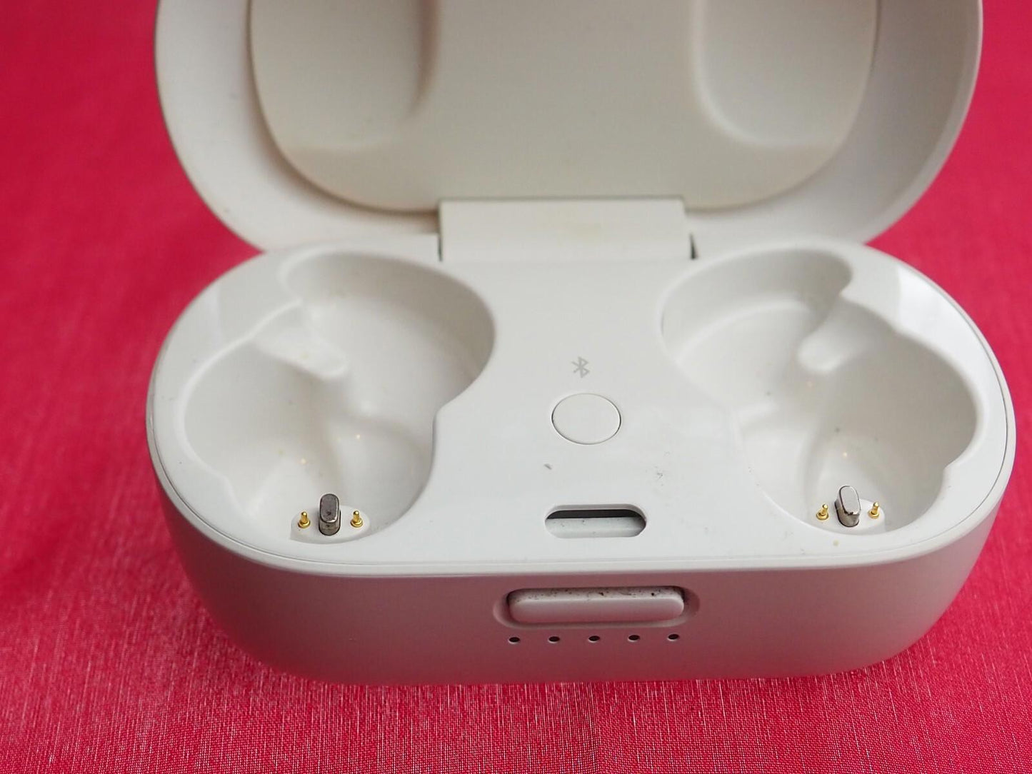 Bose Quietcomfort Earbuds Case Only & Working (Lid wont close)