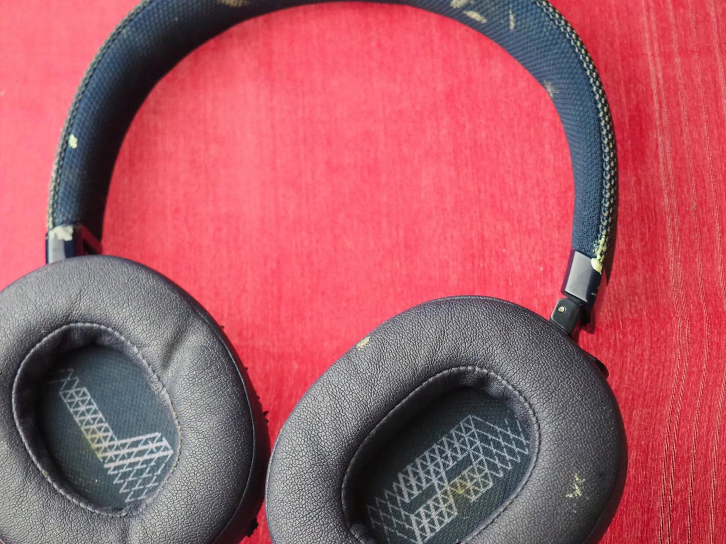 JBL LIVE 500 Bluetooth headphones