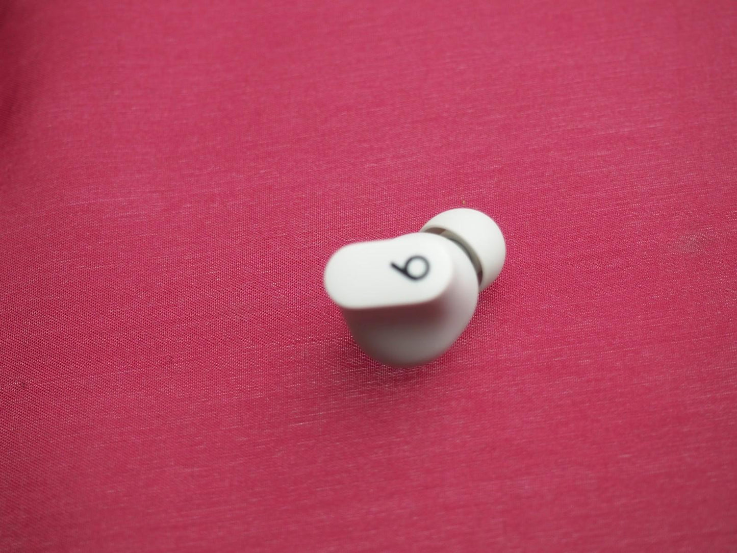 Beats Studio Buds White Right Bluetooth earbud Only & Working