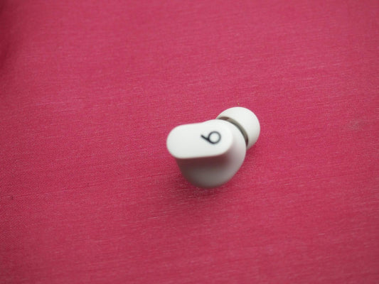 Beats Studio Buds White Right Bluetooth earbud Only & Working