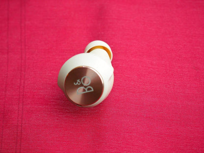 Bang & Olufsen Beoplay EQ Right Bluetooth earbud Only & Working