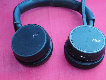 Plantronics Voyager Focus UC Headset Model Voyager 4220 + STAND (No Dongle)