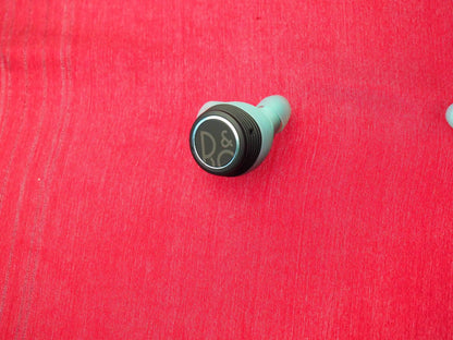 Bang & Olufsen Beoplay E8 Sport Right Bluetooth Earbud Only & NOT Working