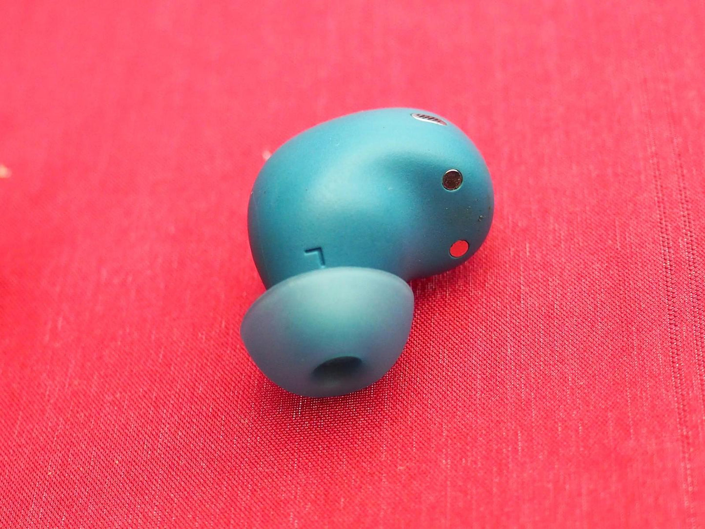 JBL Live Buds 3 right Bluetooth earbud Only & Working