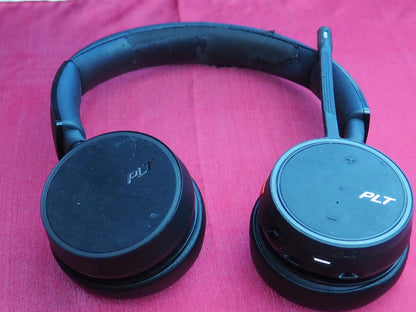 Plantronics Voyager Focus UC Headset Model Voyager 4220 + STAND (No Dongle)