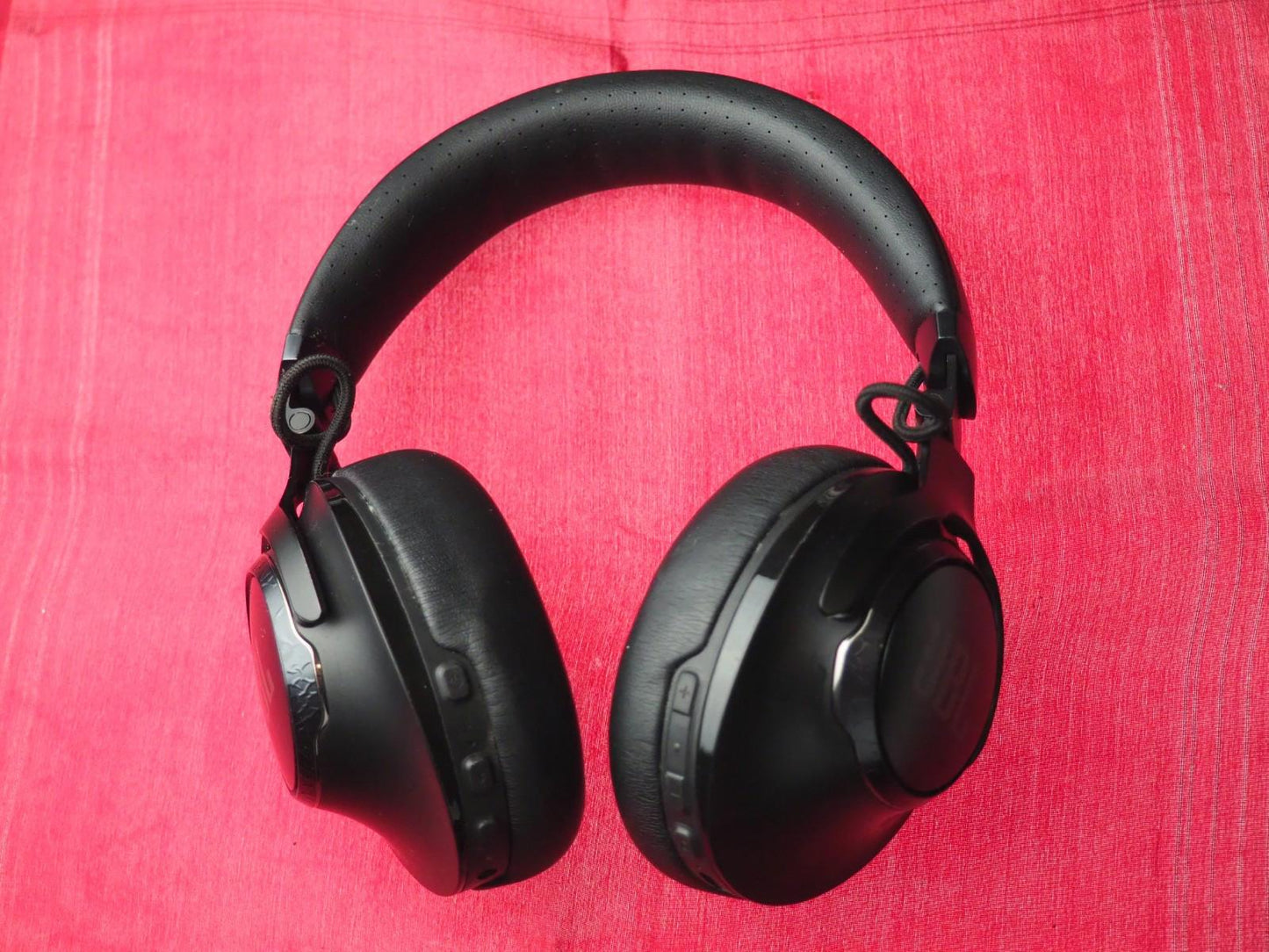 JBL Club 950 NC Bluetooth headphones