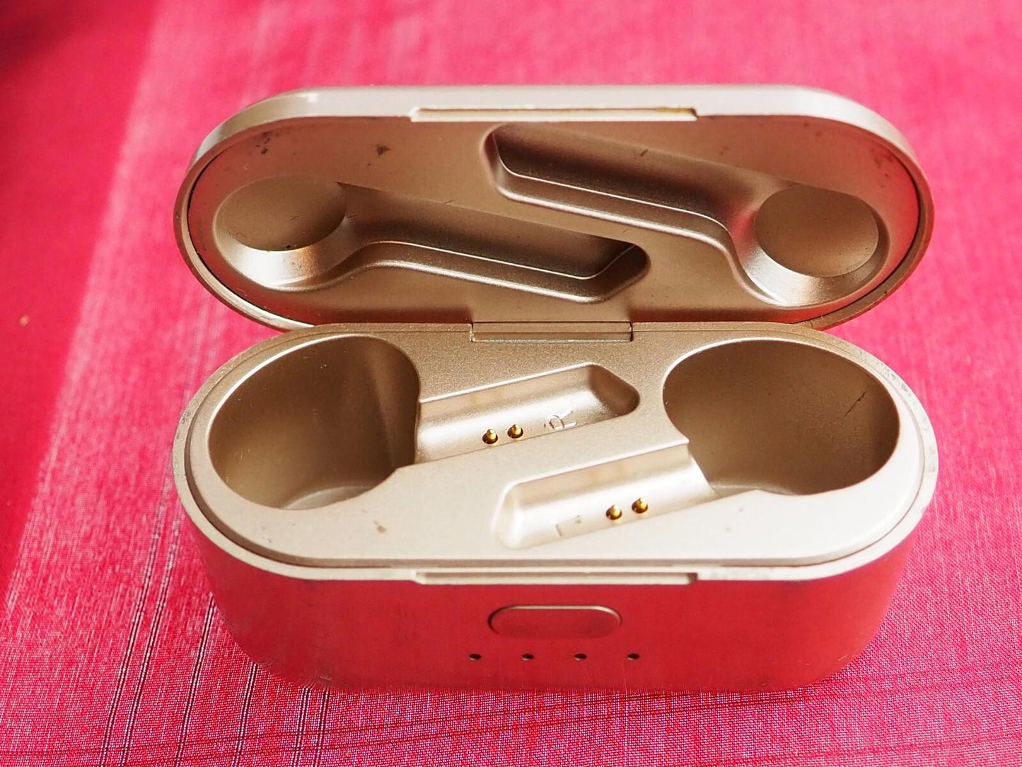 Toshiba Earbuds Case Only & Working