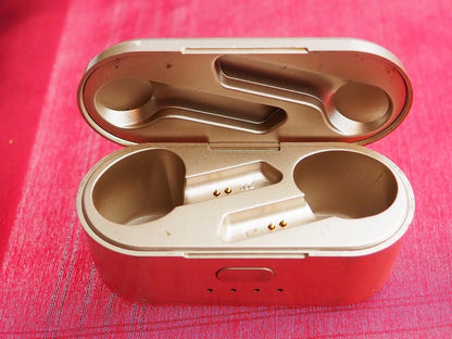 Toshiba Earbuds Case Only & Working
