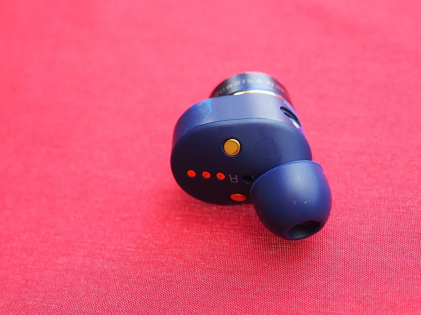 Bowers & Wilkins Pi7 S2 Right Bluetooth earbud Only & Working