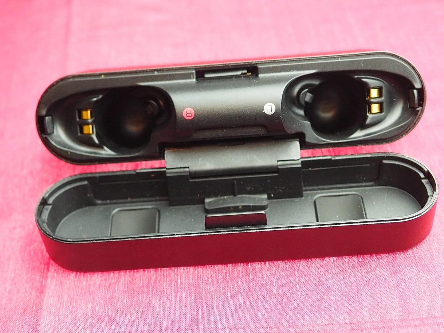 Sony WF-1000x Case  Only & Working