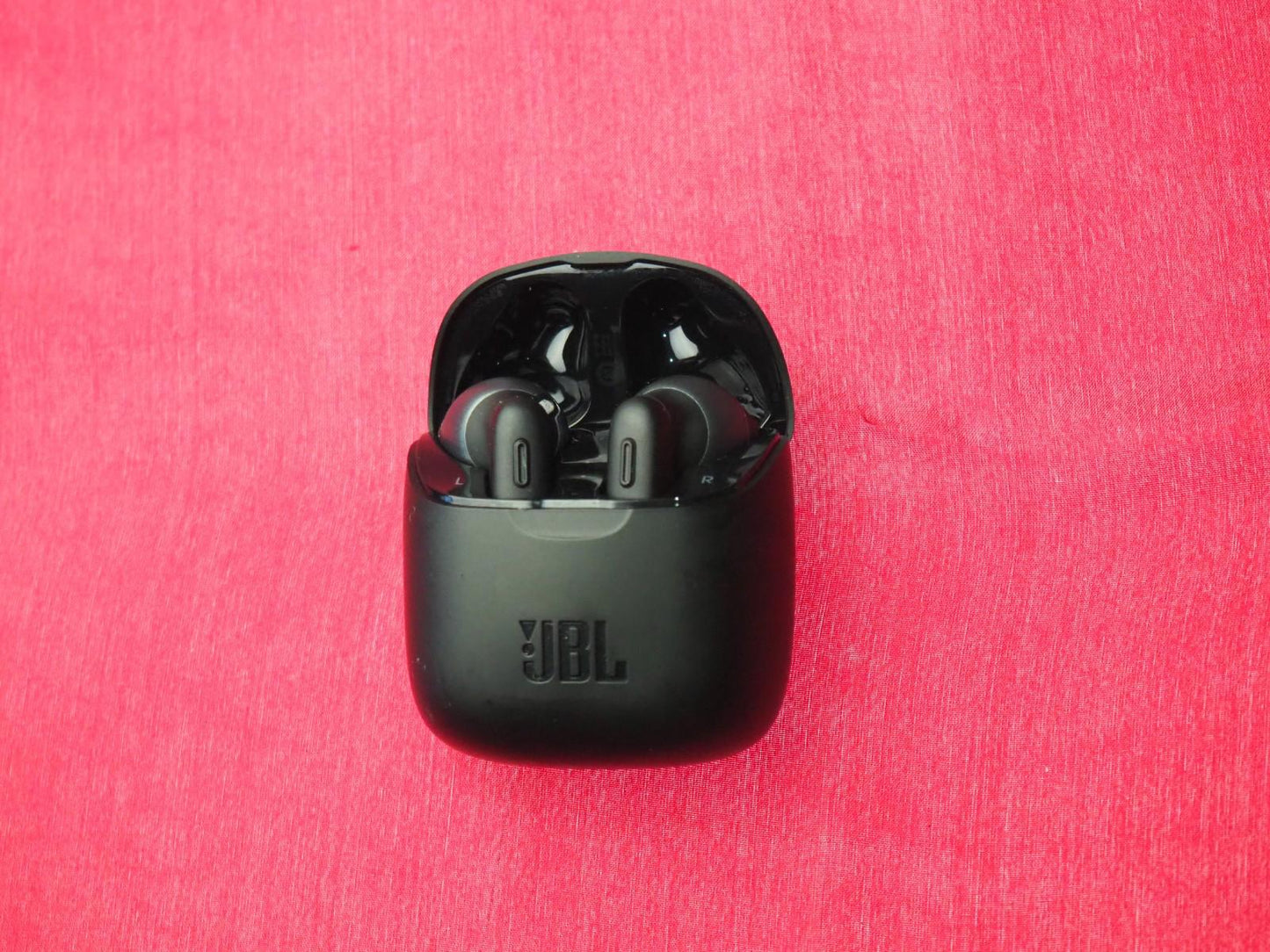 JBL 220 Bluetooth Earbuds