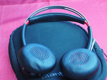 Planctronics Headset Model B825 In case + STAND