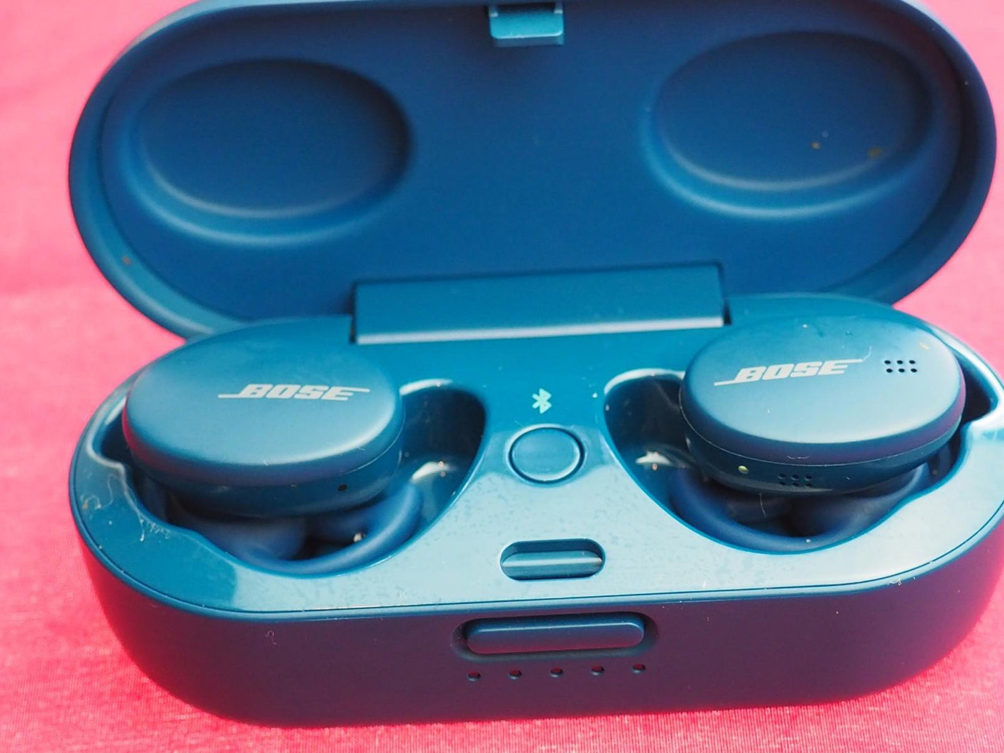 Bose Sport Bluetooth Earbuds & Working(buds wont charge properly)