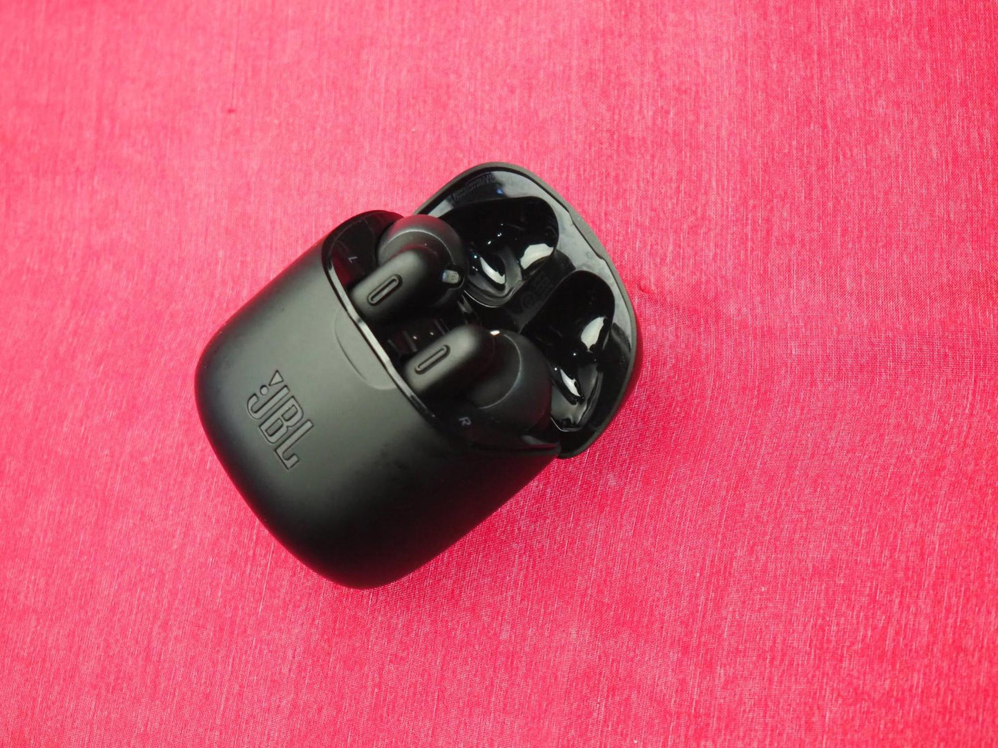 JBL 220 Bluetooth Earbuds