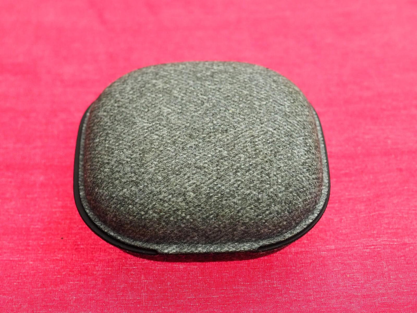 Google Pixel Buds 1st Gen  Earbud Case Only & Working