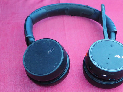 Plantronics Voyager Focus UC Headset Model Voyager 4220 + STAND (No Dongle)