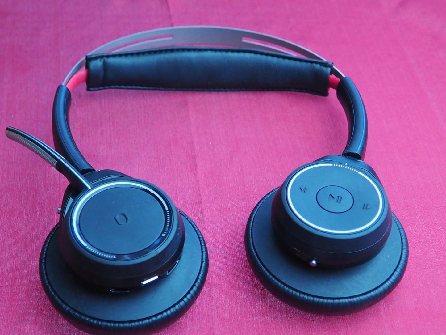 Plantronics Voyager Focus UC Headset Model B825 + STAND (No Dongle)