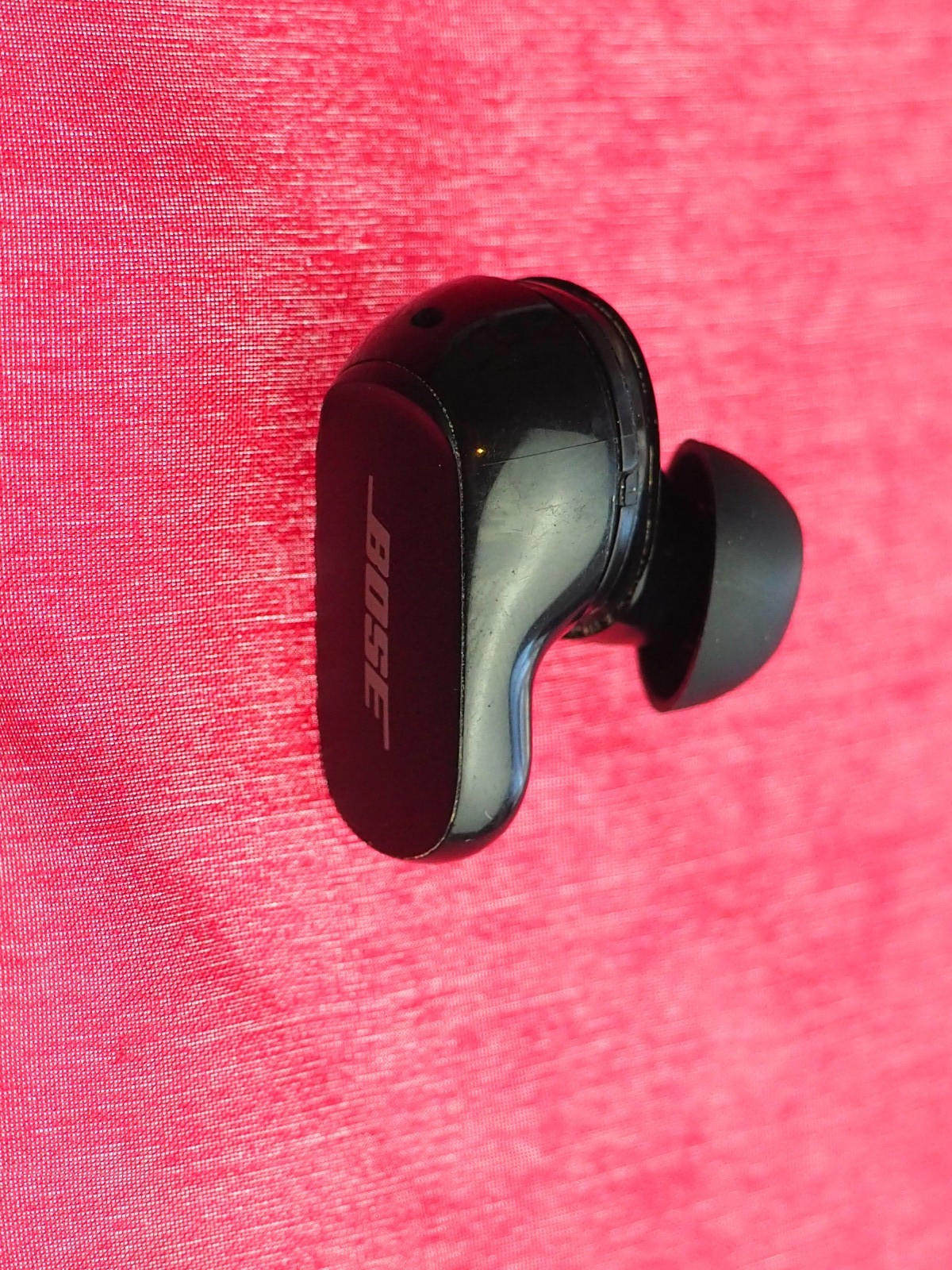 Bose Quietcomfort Ultra Right Earbud AND WILL NOT WORK AS A PAIR WITH ANOTHER